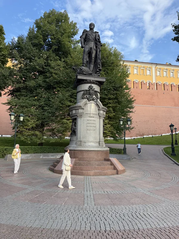 Памятник Александру I у Кремлёвской стены