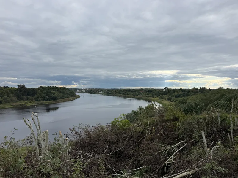 Вид на Волхов с высокого берега у Олеговой могилы