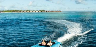 На Мальдивах появилось новое развлечение: водный автомобиль