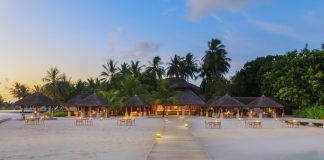 Обзор ресторана Sand на курорте Velassaru Maldives